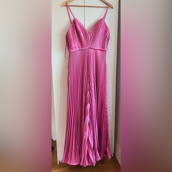 Mac Duggal Pleated Plunge Neck Wide Leg Jumpsuit Size 6 NWT - Picture 5 of 15